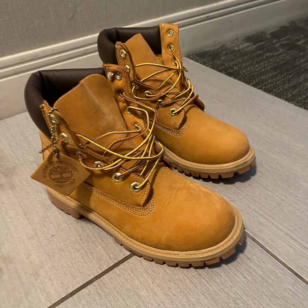 Timberland 6-inch size 5.5 Big Kids 7.5 women